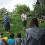 воспитанница Воскресной школы с выступлением о Богородичных иконах