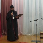Выступление в д. Вымно. матушка Илария читает стихи.