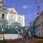 199. у стен собора